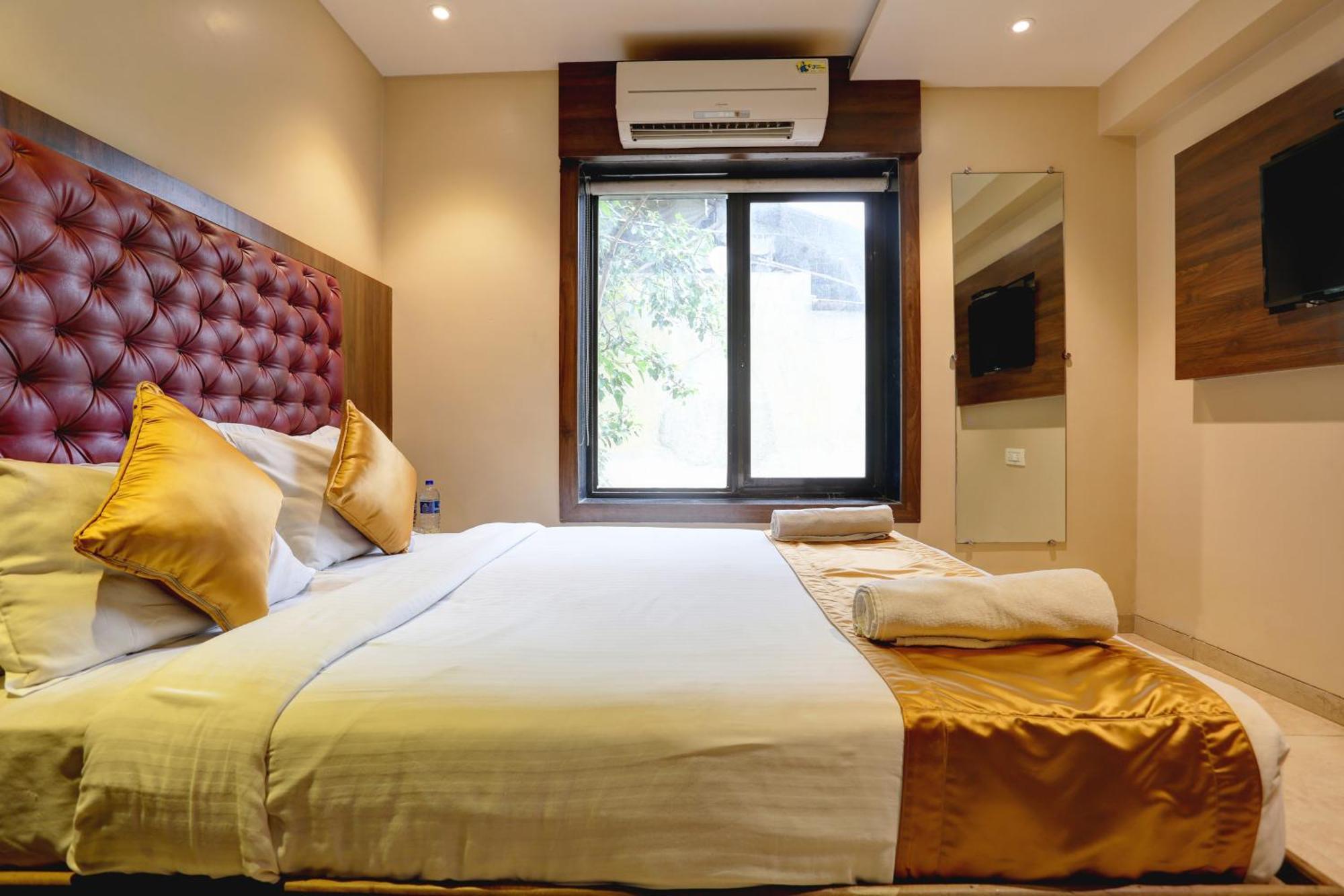 Hotel Sea Breeze Mumbai Exterior photo