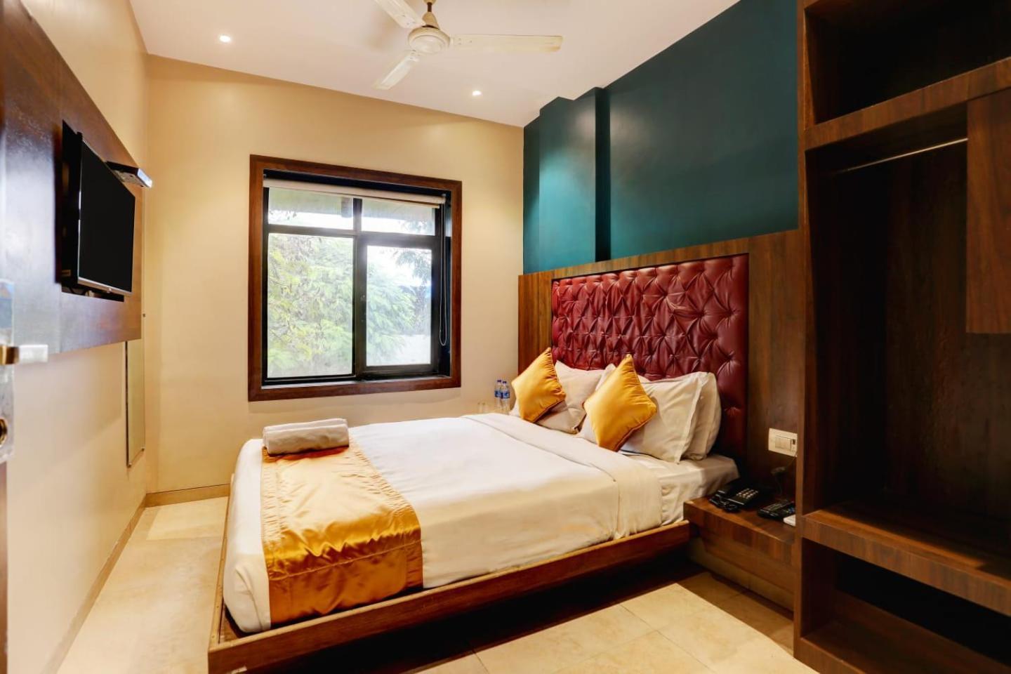 Hotel Sea Breeze Mumbai Exterior photo